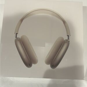 Apple AirPods Max with Smart Case - Silver